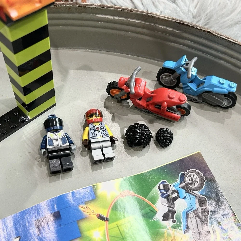 Lego City Stunt Competition‎ Building Toy Set 73pcs 60299 Complete